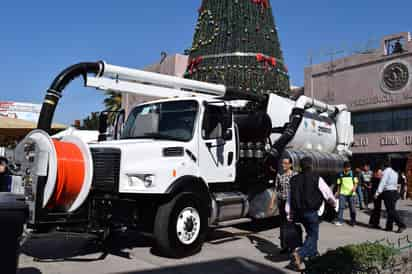 Equipos. Los camiones Hidro Jet- Vactor se utilizan para desaguar calles y destapar el drenaje. (EL SIGLO DE TORREÓN)