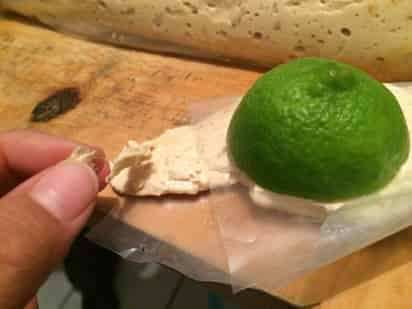 El dulce, según su elaborador, es una mezcla de miel de abeja, con nuez, almendra, cacao, leche, limón, y especias. (NOTIMEX)