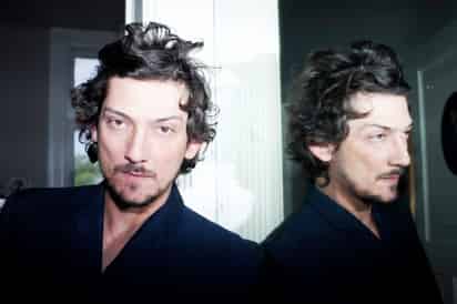 Larregui grabó el disco en la Ciudad de México y París y cuenta con la producción de Adanowsky y Rob Coudet. (TWITTER)