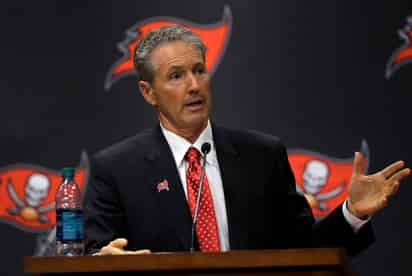 Los Bucaneros de Tampa Bay nombraron ayer a  Dirk Koetter como su nuevo entrenador en jefe. (AP)