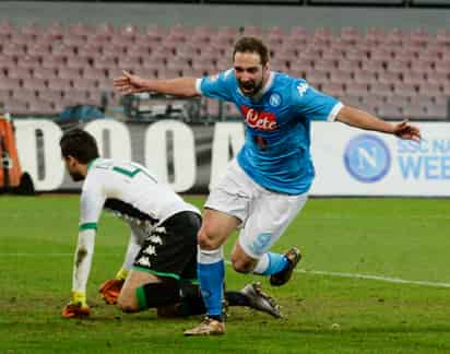 Gonzalo Higuaín es el líder de goleo en la Serie A, lleva anotados 20 goles en 20 partidos. (AP)