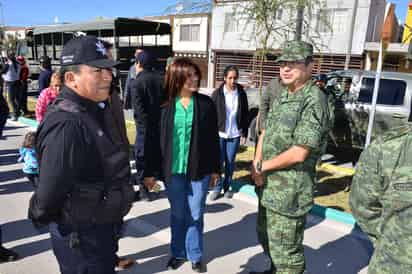 Proximidad. El Mando Especial general Juan Manuel Díaz, acompañado de Adelaido Flores Díaz, recorrieron la Línea Verde. (Fernando Compeán)