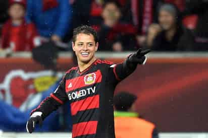 Pep Guardiola aseguró que sería un error centrarse sólo en la dupla de delanteros 'Chicharito' (foto) - Kiessling. (EFE)