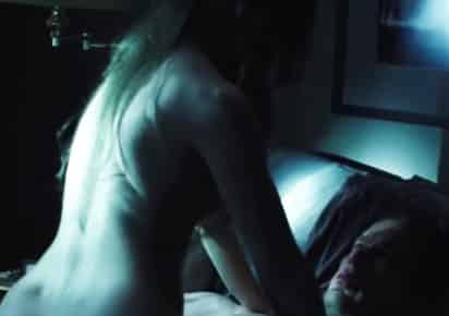 La sugerente escena proviene de la película 'Regresión'. (ESPECIAL)