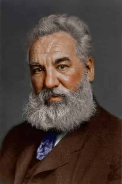 Graham Bell consiguió en 1876 la patente del teléfono y se le atribuye popularmente su invención. (INTERNET)