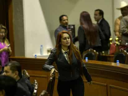 Sorpresa. La diputada Lucero Sánchez reaparece en el Congreso de Sinaloa. (ESPECIAL)