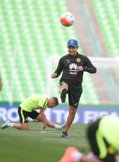 Nacho Ambriz dominó el balón en la cancha del Estadio Corona. Ambriz se guarda los detalles