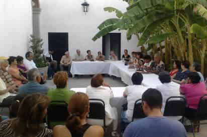 Actividad. El Café Literario es el miércoles de 5 de la tarde a 7  de la noche en Casa Nava. (ARCHIVO)