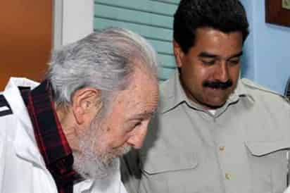 El presidente venezolano declaró que Fidel Castro -de 89 años y retirado del poder desde 2006- es el 'hombre más informado del planeta'. (TWITTER)