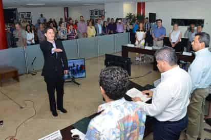 Suplente. En la Sesión Ordinaria de Cabilo le fue tomada la protesta  en la Novena Regiduría a Javier Armendáriz Reyes Retana, quien sustituye al fallecido edil del PRI Mauro Esparza Flores. (FERNANDO COMPEÁN) 