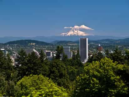 Portland es una ciudad verde, con una alta calidad de vida. Se encuentra en la región del noroeste del Pacífico, en el estado de Oregon.