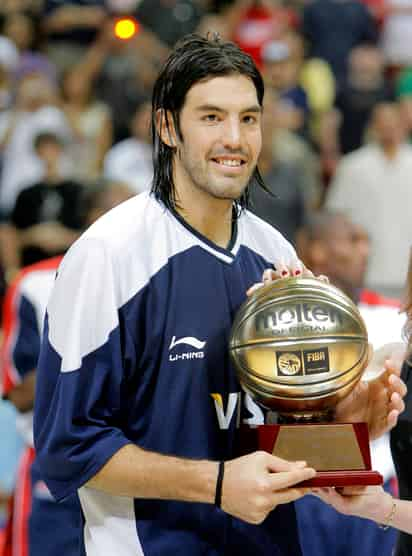 Luis Scola, de 36 años, es uno de los deportistas más emblemáticos del básquetbol de Argentina.