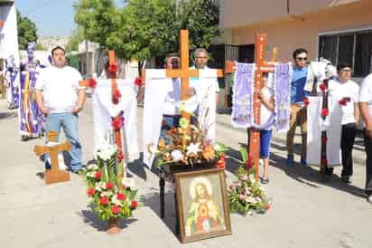 La fiesta continuará durante todo este día, en la colonia Cerro de Cruz, en donde descansarán las cruces peregrinas que recorrieron las diferentes colonias de poniente. (RAMÓN SOTOMAYOR)