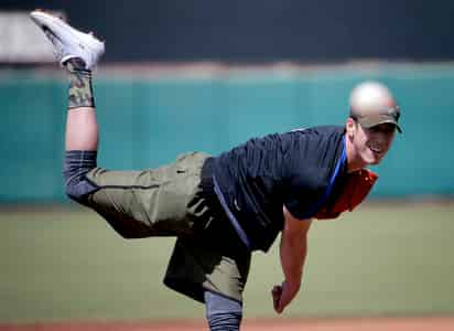 Tim Lincecum, dos veces ganador del Cy Young con los Gigantes de San Francisco, firmó un contrato de un año con los Angelinos. (AP)