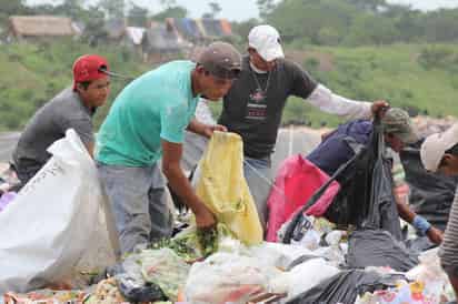 Sin rumbo. La estrategia del gobierno para el uso adecuado de residuos ha sido colocarlos en los 260 rellenos sanitarios.