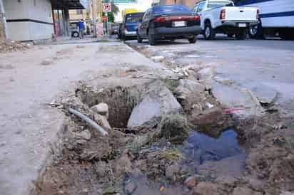 La fuga, según los quejosos, se presenta a las afueras de una finca que desde hace unos días está siendo demolida en dicho lugar. (EL SIGLO DE TORREÓN)
