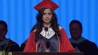 Con honor. La estudiante Larissa Martínez, de 18 años, anunció en su graduación que ella era una de los millones de inmigrantes indocumentados que viven en Estados Unidos.