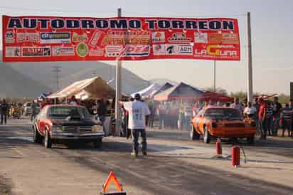 El rugir de los motores se podrá escuchar esta tarde en el Autódromo Torreón - Gerardo Lozano. (Archivo)