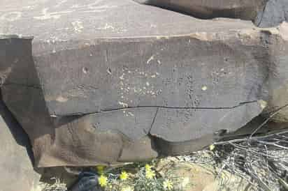 Áreas de valor. Son decenas de piedras talladas las que se pueden observar en el ejido Santa Inés de General Cepeda. (EL SIGLO DE TORREÓN)