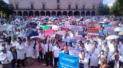 Unidos. Más de 2,500 personas participaron en la manifestación en Durango. (EL SIGLO DE TORREÓN)