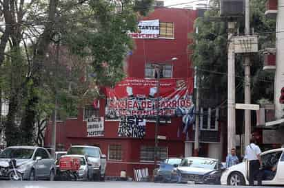 Investigación. La Procuraduría capitalina cateó el inmueble tomado por la Asamblea de Barrios en la colonia Condesa y halló un túnel.