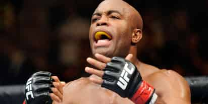 Tras la salida de Jon Jones del UFC 200, el brasileño Anderson Silva tomará su lugar para enfrentar a Daniel Cormier. (Archivo)