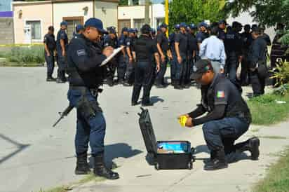 Protocolo. Los primeros en llegar a la escena son los policías municipales, quienes se encargarán de acordonar el área y preservar cualquier indicio. (Guadalupe Miranda)