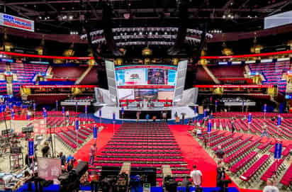 Preparativos. Trabajadores probaron todos los equipos para comienzo de la Convención Republicana en el Quicken Loans.