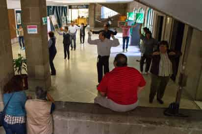 Opciones. En algunas oficinas se permite que los empleados puedan tener un momento para ejercitarse.