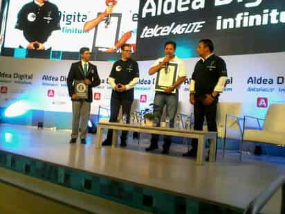 Premio. La Aldea Digital recibió ayer un Récord Guinnes por albergar a mil 557 personas en ocho horas. 