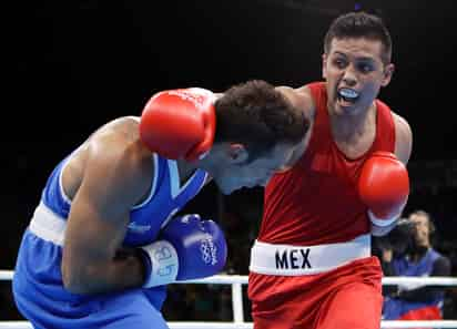 El boxeador mexicano Juan Pablo Romero cayó en su primera pelea ante el italiano Vincenzo Mangiacapre. (AP)