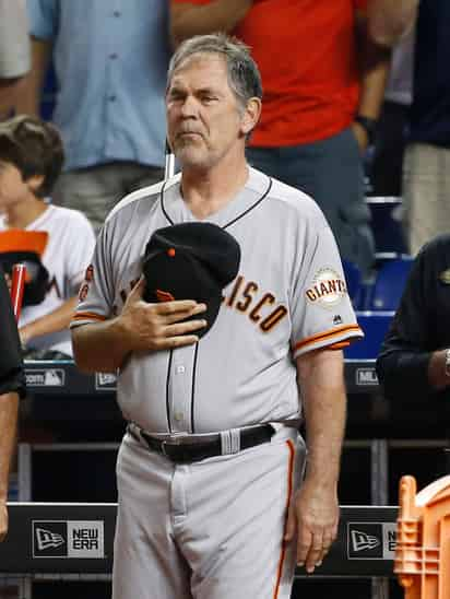 Bruce Bochy regresó a la caseta de los Gigantes de San Francisco luego de pasar la noche en un hospital. (AP)