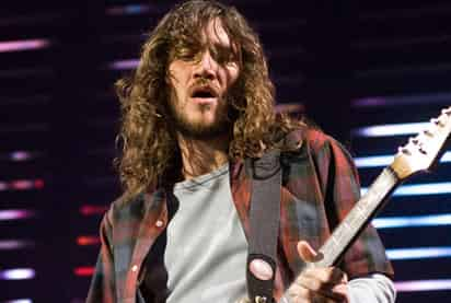 2007: John Frusciante da su último concierto con los Red Hot Chili Peppers