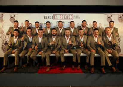 'Raíces' reúne temas como 'Palillos chinos', 'El muchacho alegre', 'Arriba el roble' y 'Mujer mujer', que retratan los primeros años del grupo. (AP)