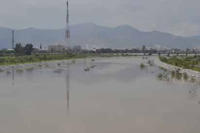 En alerta. Protección Civil de Lerdo se mantiene pendiente de colonias que colindan con el río  y de que la gente no se introduzca.