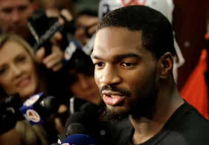 Jacoby Brissett tuvo una regular actuación el domingo ante los Delfines de Miami. (AP)