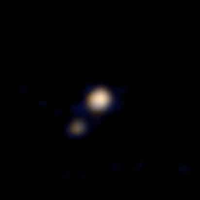 Podría deberse a metano atrapado en la superficie del satélite. (ARCHIVO)