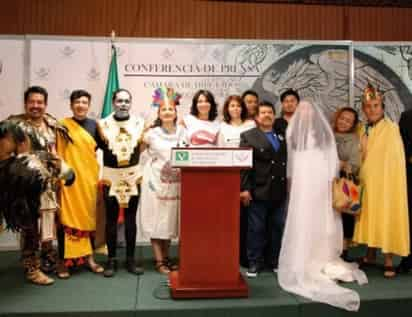 La diputada Claudia Villanueva presentó a los actores de la compañía Ollin Acalli, que protagonizan la obra La leyenda de la Llorona, la Cihuacóatl. (ESPECIAL)