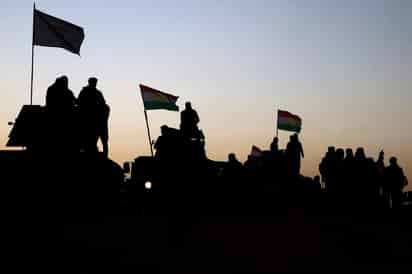 La ofensiva por tierra para liberar Mosul y las zonas y poblaciones de sus alrededores comenzó esta madrugada con la cobertura de aviones de guerra iraquíes y de la coalición internacional liderada por Estados Unidos. (AP) 
