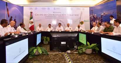 Compromiso. Miguel Ángel Osorio Chong (cen.) afirmó ayer que la entidad tiene todo el respaldo del Gobierno federal.