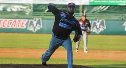 El derecho Salvador Valdez se ganó un lugar en la rotación de abridores de los Tomateros de Culiacián, manejados por Lino Rivera. 'Chava' tuvo su primera apertura contra Mochis y se agenció la victoria. (Especial)