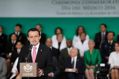 Estrategia. Previo a la Asamblea General del IMSS, que se realizará a partir del próximo lunes, Arriola anunció avances.