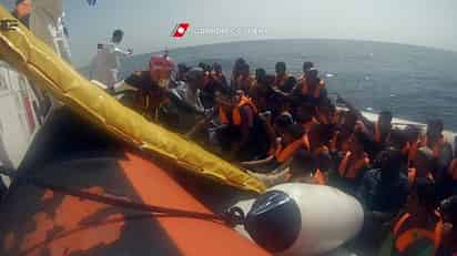 Los migrantes se encontraban en 20 lanchas neumáticas. (NOTIMEX)