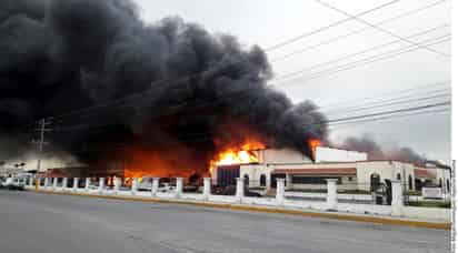Fuego. La columna de humo era visible desde kilómetros.