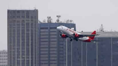 En la mañana del sábado, Avianca había informado que como consecuencia del incidente todos sus vuelos a Europa serían reorientados para que eviten el espacio aéreo venezolano. (ARCHIVO)