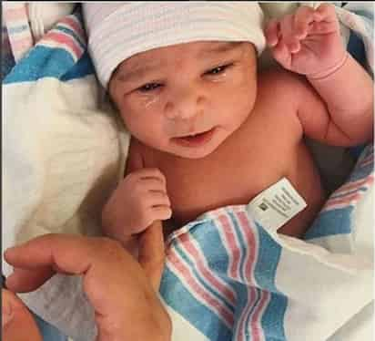 Nacimiento. Es la primera hija en común de Rob Kardashian junto a Blac Chyna. Rob comparó a su hija con su fallecido padre. (INSTAGRAM)