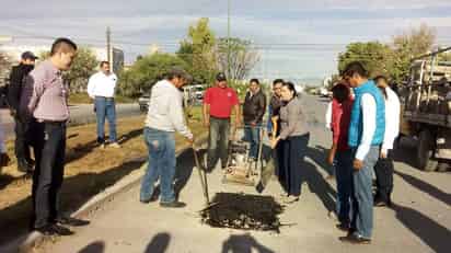 Realizan acciones de bacheo, limpieza, deshierbe, poda y pintura para mejorar la imagen urbana del municipio. (CORTESÍA)