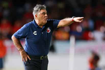 El 'Maestro' Reinoso se siente con la responsabilidad de entregar buenas cuentas, pues los jarochos se jugarán en el siguiente certamen la permanencia en Primera División. (ARCHIVO)