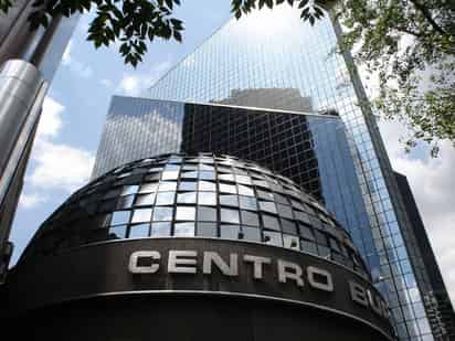 Bursátil. Ayer el Dow Jones cerró con una mínima alza de 0.01 por ciento y la bolsa bajó 0.12 por ciento. 