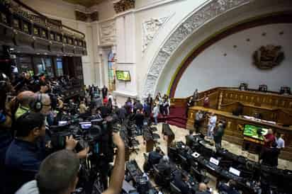 Decisión. Con el mayoritario voto opositor y en ausencia del chavismo, acuerdan  responsabilizar a Maduro de la crisis.